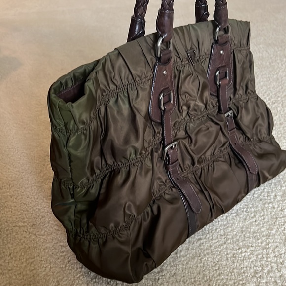 Prada Large Gaufre Tessuto Nylon Tote - Picture 4 of 17